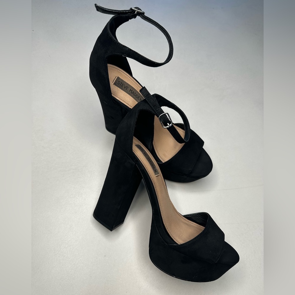 Original Steve Madden pump platform heel.